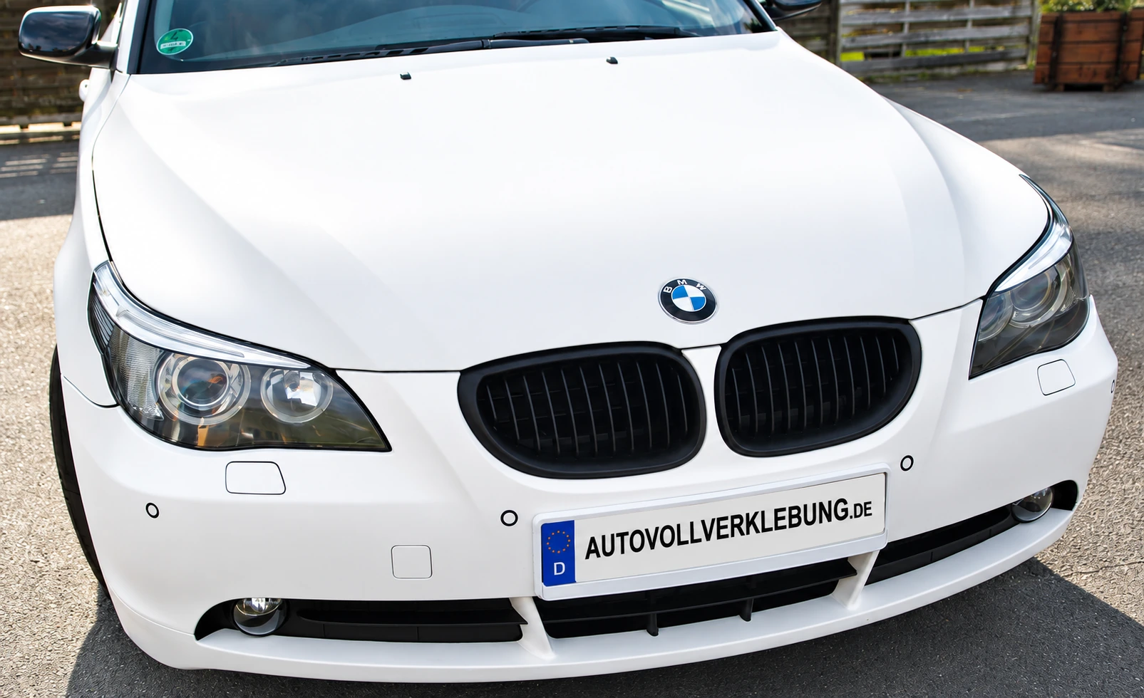 Haube, Grill und Scheinwerfer