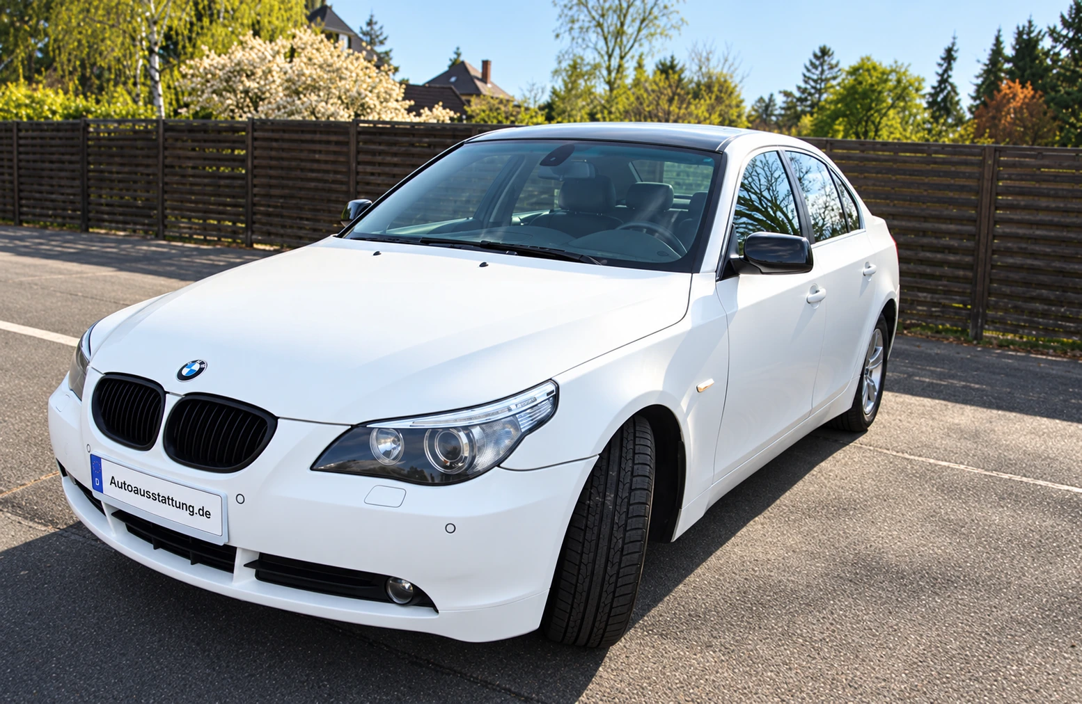 BMW · Weiß mit schwarzem Dach