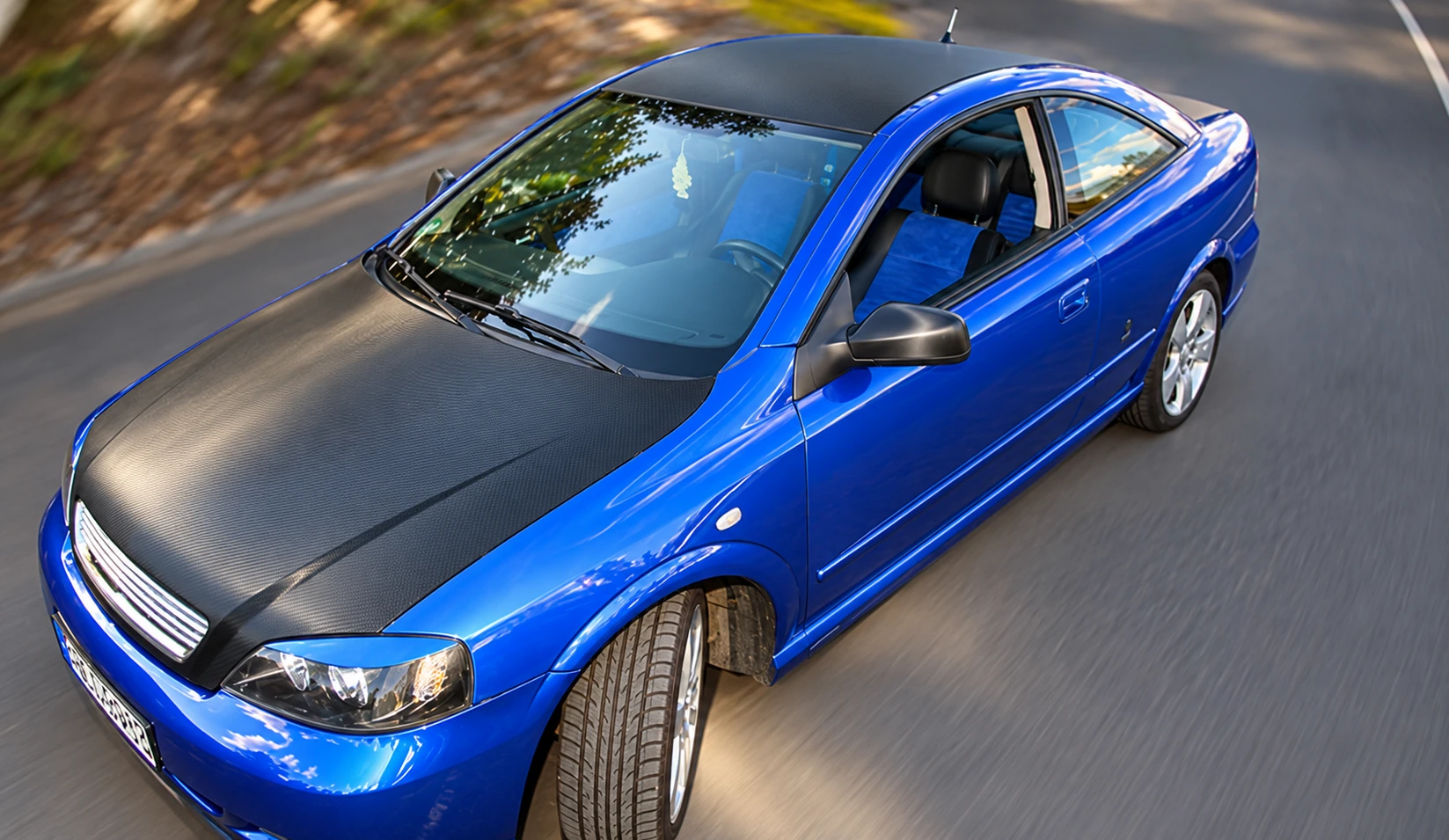 Opel · Carbon als Kontrast