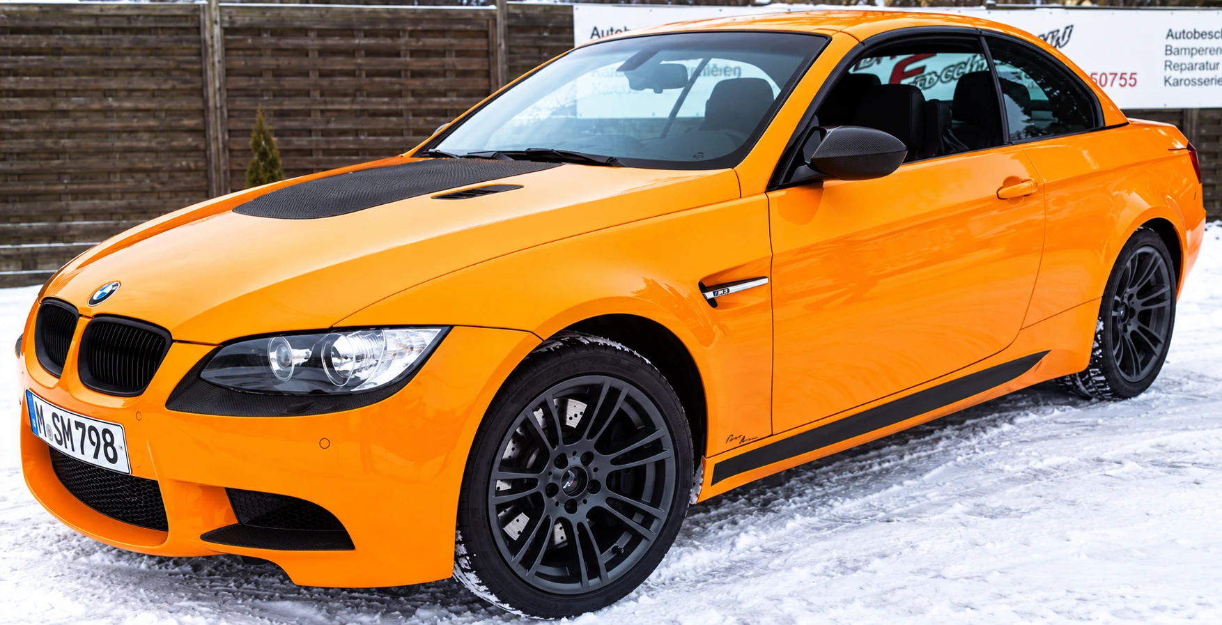 BMW M3 in Kommunalorange mit Carbon-Akzenten